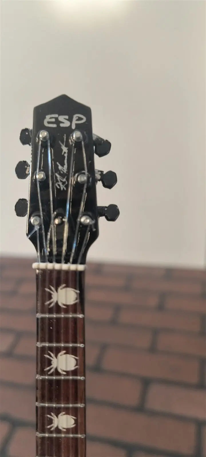 Metallica "Kirk Hammett - Skull & Spider Web" Licensed Mini Guitar