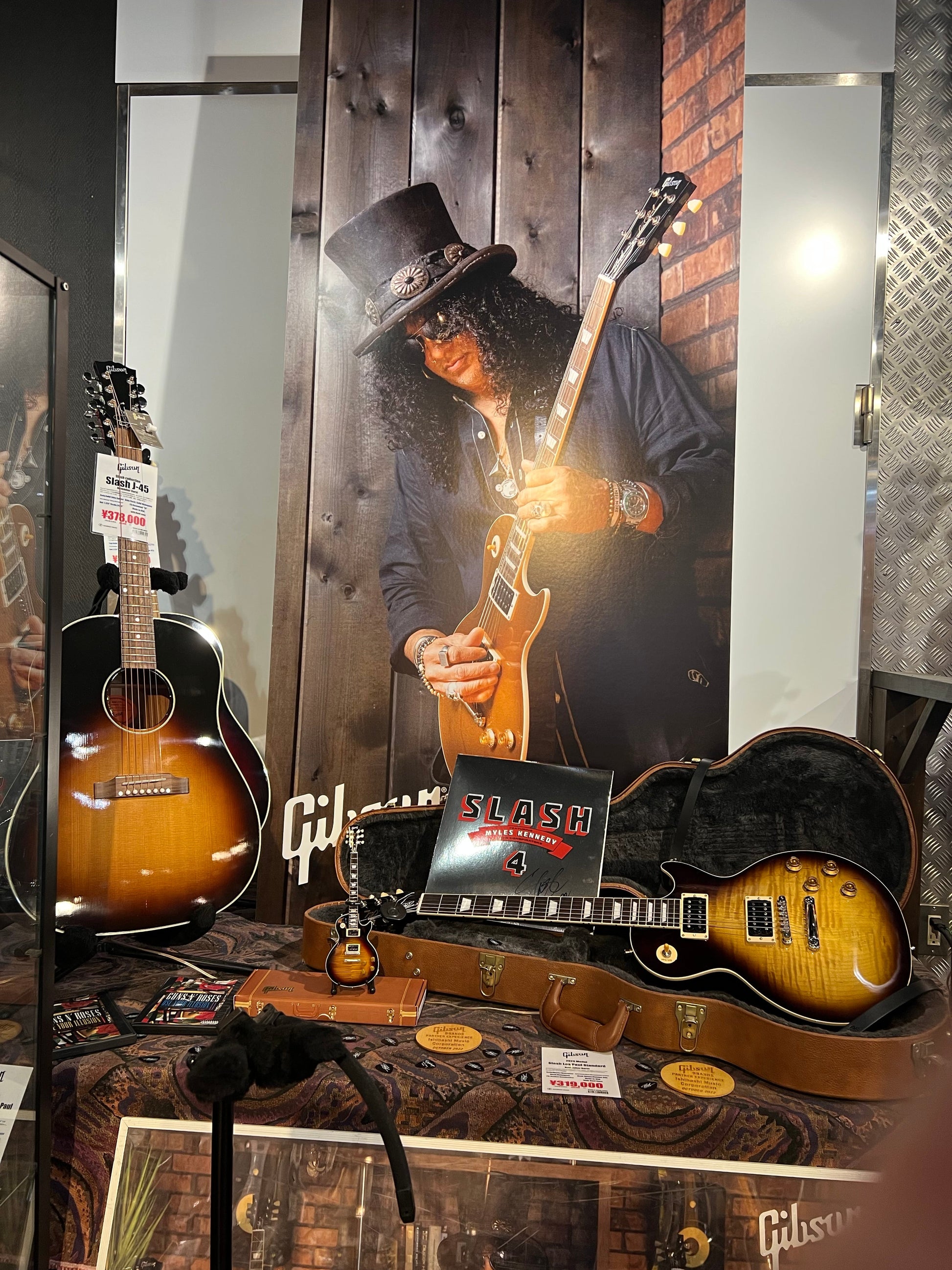 Guns N' Roses "Slash - Gibson Les Paul Standard November Burst" Licensed Mini Guitar