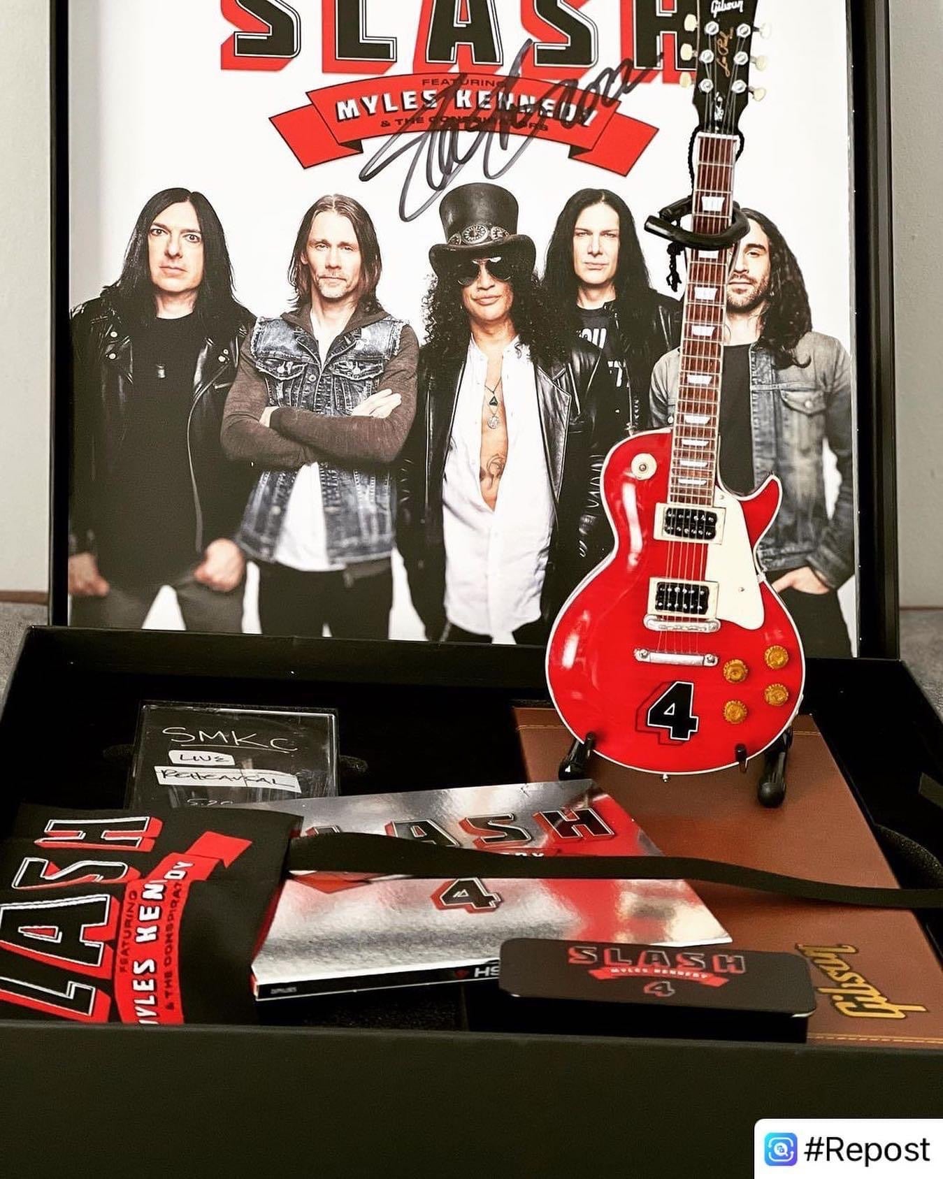Guns N' Roses "Slash - Gibson Les Paul Standard Translucent Cherry" Limited 4-Album Edition Licensed Mini Guitar