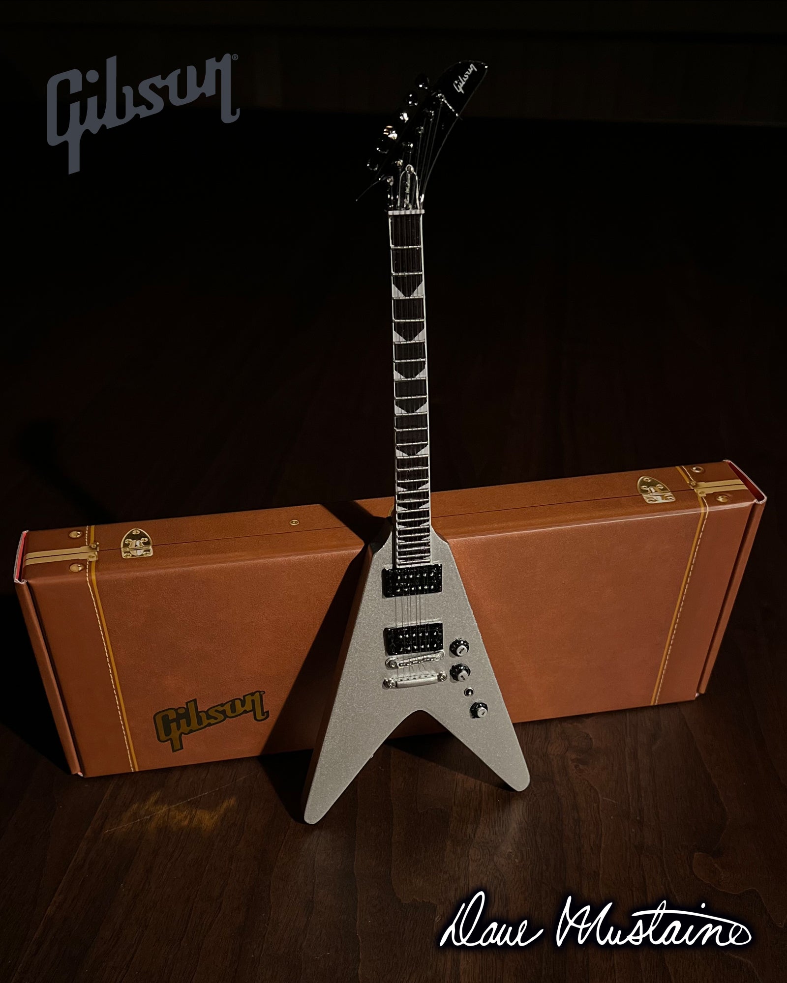 Megadeth "Dave Mustaine - Gibson Flying V" Silver Metallic Licensed Mini Guitar - Mainstay Entertainment