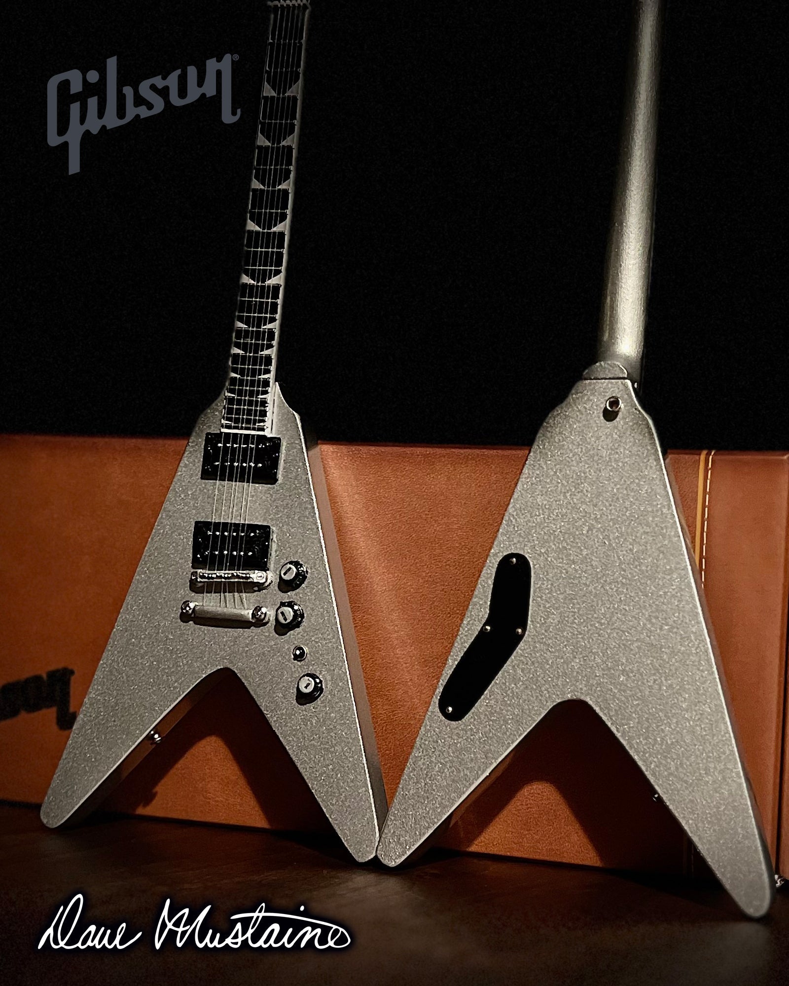 Megadeth "Dave Mustaine - Gibson Flying V" Silver Metallic Licensed Mini Guitar - Mainstay Entertainment