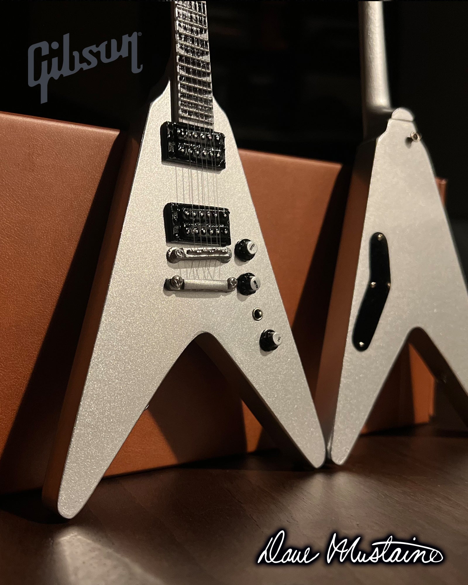 Megadeth "Dave Mustaine - Gibson Flying V" Silver Metallic Licensed Mini Guitar - Mainstay Entertainment